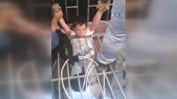 Top peşinde koşan çocuk mazgallara sıkıştı