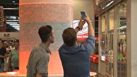 Şüpheli paketle selfie çekildiler