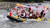 Düğüne rafting yaparak gittiler