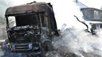 Ağrı'da teröristler 3 tır ile 1 kamyonu yaktı