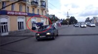 Otomobil yayayı havaya uçurdu