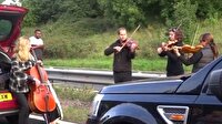 Trafikten sıkılan sürücülere konser verdiler