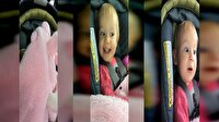 Kendi kendini eğlendiren aşırı sevimli bebek