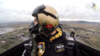 İzleyenlere konuşma yapan Solotürk pilotu