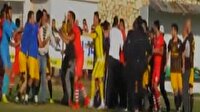 Futbolcular tekme tokat birbirine girdi