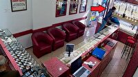 Vitrindeki gerdanlığı böyle çaldı!