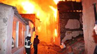 Kuşadası alev alev: 12 tarihi ev kül oldu