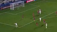 Kadın futbolcudan olağanüstü gol!