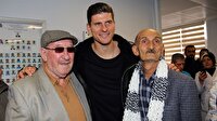 Beşiktaşlı futbolculardan anlamlı ziyaret
