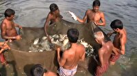 Balık avlayan Bangladeşli Müslümanlardan insanlık dersi!