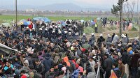 Yunan çiftçiler İdomeni yolunu kapattı
