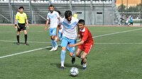 Futbolculara kızdı sahaya çocukları çıkardı