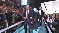 Binali Yıldırım salonda coşkuyla karşılandı