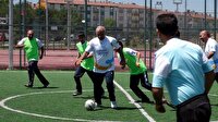 Elazığ Valisi engellilerle futbol oynadı