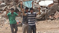 'Sivilim' diyen teröristi eski görüntüleri ele verdi