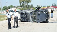 Adana'da polis aracı devrildi