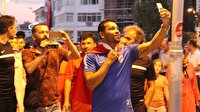 Andre Santos ihanet girişimine karşı Türk bayrağıyla yürüdü