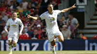Zlatan ilk golünü attı