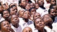 Güney Afrika'da siyahi kızlara ırkçı uygulama