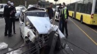 Bariyerlere çarparak metrobüs yoluna girdi