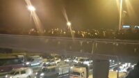Metrobüs üst geçidinde izdiham kamerada
