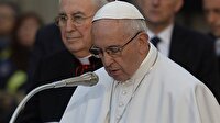 Papa 'köstebek' hükümlüsünü affetti