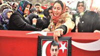 Toprak atmayın şehidim üşür