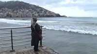 Her gün deniz kenarında 17 yaşındaki oğlunu bekliyor