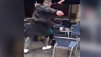 Taraftar acımasızca yaşlı adama saldırdı!