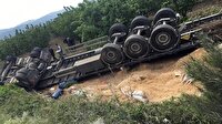 Sakarya Haber: Yem yüklü tır devrildi: 1 yaralı
