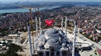 Çamlıca Camisi'ne dev Türk bayrağı