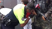 Trafik polisi, Şehit Ömer Halisdemir'in heykelinin elini öptü