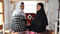 Kilim dokuyarak üretime katılıyorlar