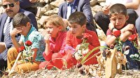 Necmettin öğretmenin
kabri başında...