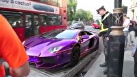 Lamborghini'yi çekmek isteyen polisin zor anları