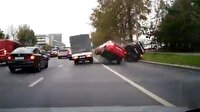İki acemi sürücünün inanılmaz kazası kamerada