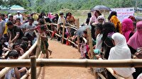 Budistler evlerini yaktıkları Arakanlılar dönmesin diye gösteri yaptı
