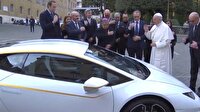 Papa 200 bin Euro'luk Lamborghini'yi böyle kutsadı!