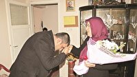 Şehit annesinin elini öpüp af diledi