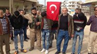 Afrinliler yakaladıkları 3 teröristi Mehmetçik'e teslim etti