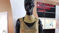 7 kilogram altından yapılan elbise ziyaretçilerin ilgi odağı oldu