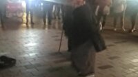 Dilenci kadınlar hasılatı 'erik dalı' ile göbek atarak kutladı
