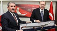 BBP lideri Destici Erdoğan'a özel yapım kılıç hediye etti
