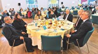 Bütün dinlerin temsilcisi bir sofrada