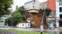 Beyoğlu'nda toprak kayması