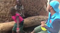 Afrikalı çocukların balon şaşkınlığı