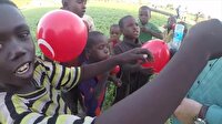 İlk defa balon gören Afrikalı çocukların sevinci