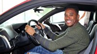 Robinho lüks aracın direksiyonuna geçti