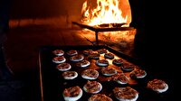 Bir oturuşta 15 lahmacun yiyorlar