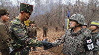 İki Kore sınırı birleşti, askerler el sıkıştı